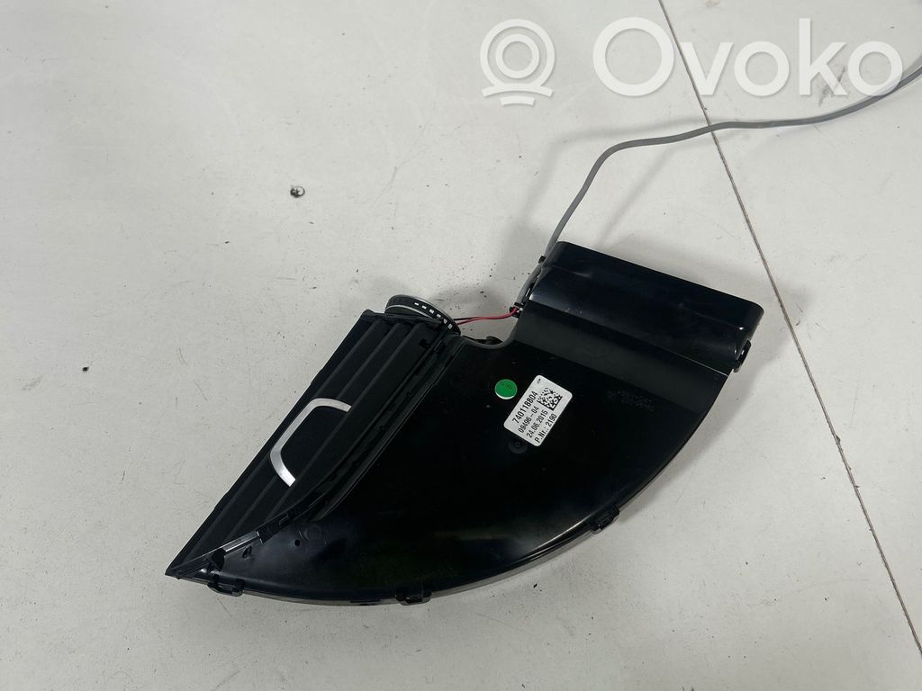 BMW 7 G11 G12 Boczna kratka nawiewu deski rozdzielczej 