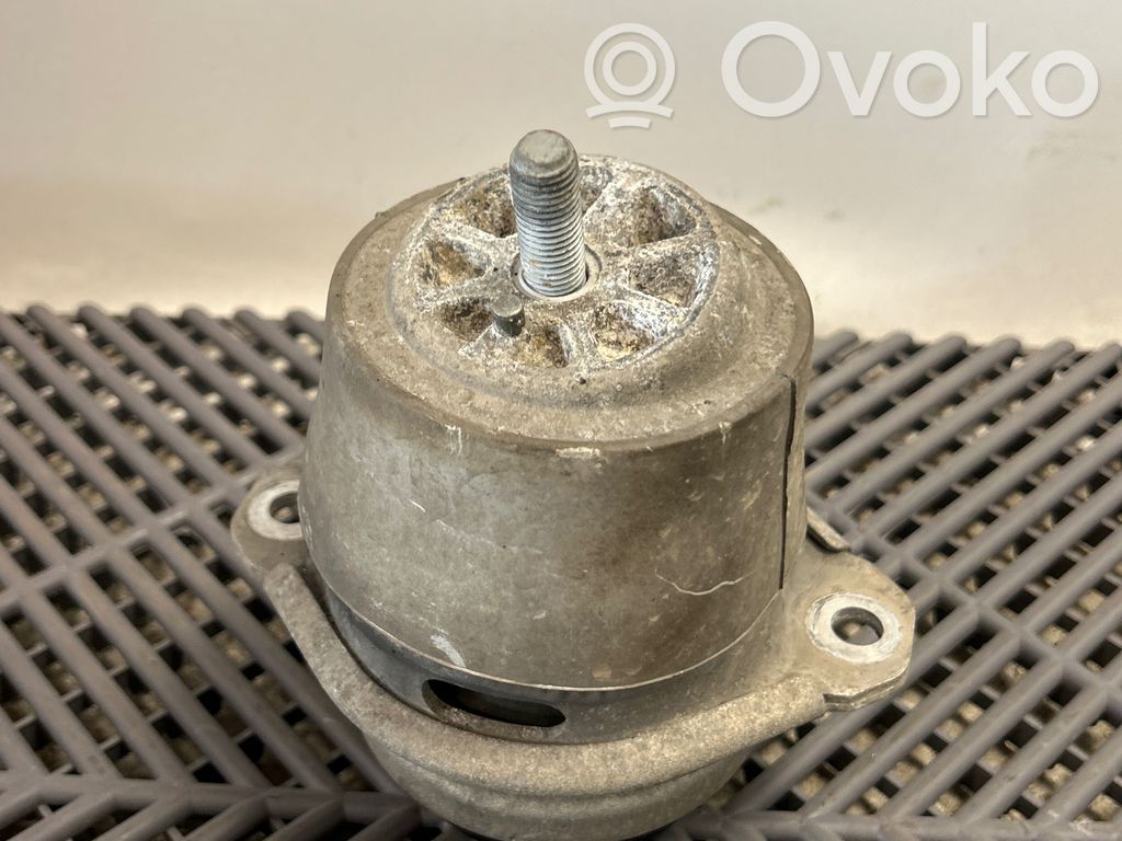 Porsche Cayenne (92A) Engine mount bracket 