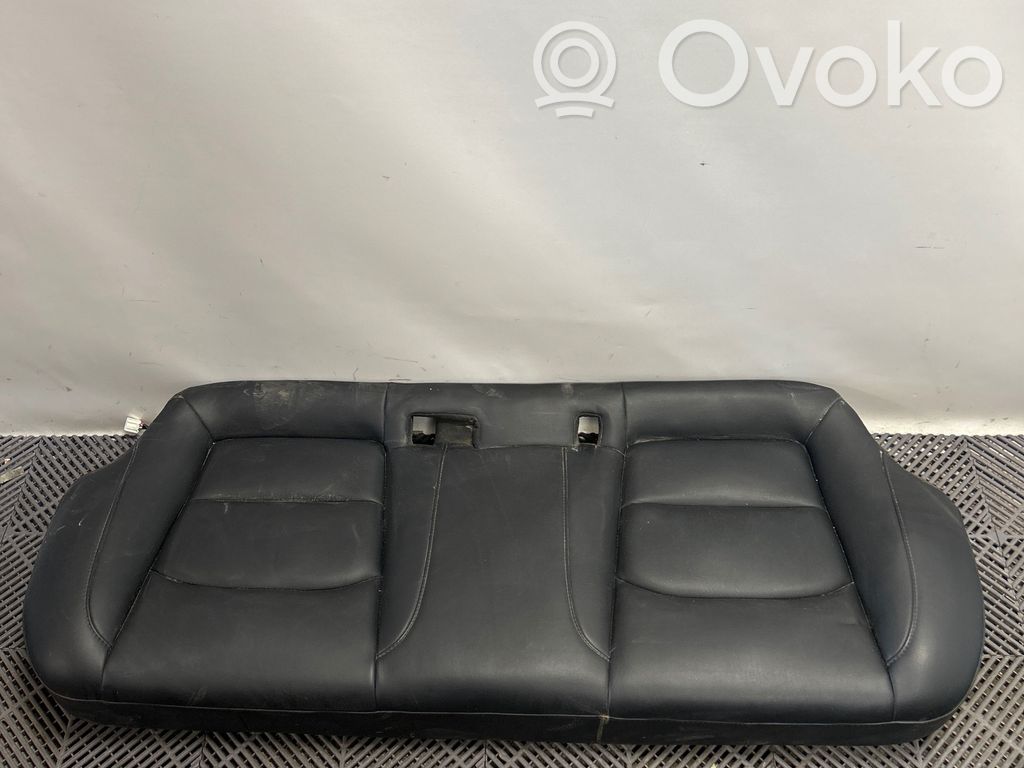 Tesla Model Y Takaistuin 