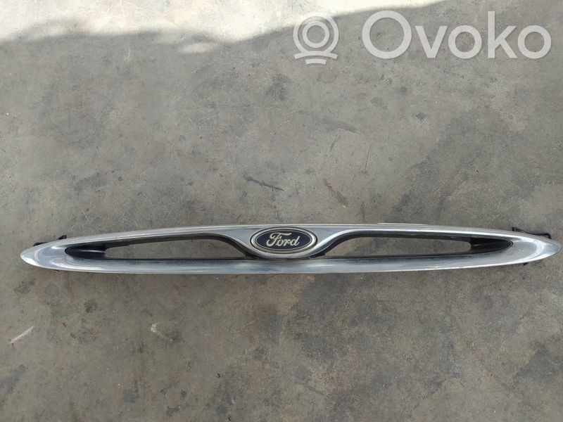 Front grill   C8S4AA30851