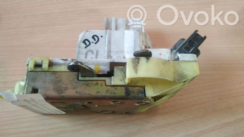 Priekšpusē slēdzene   XS41A21812CF