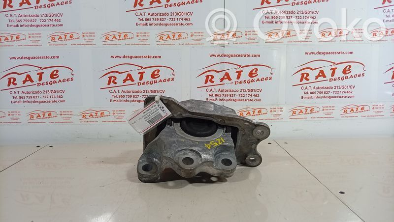 Volvo XC60 Engine mount bracket 
