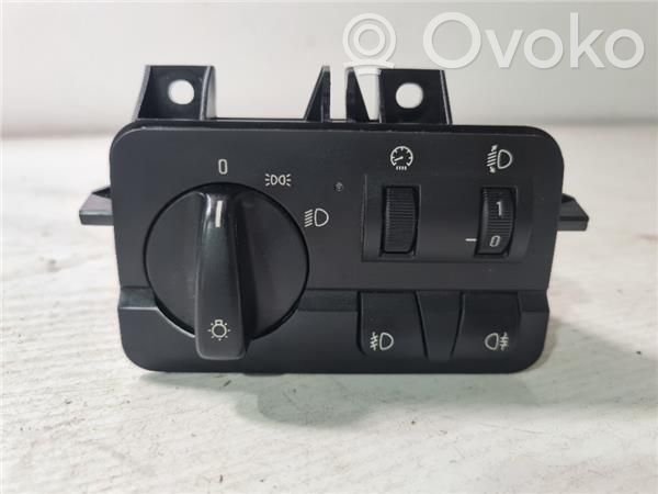 Light switch   6925076