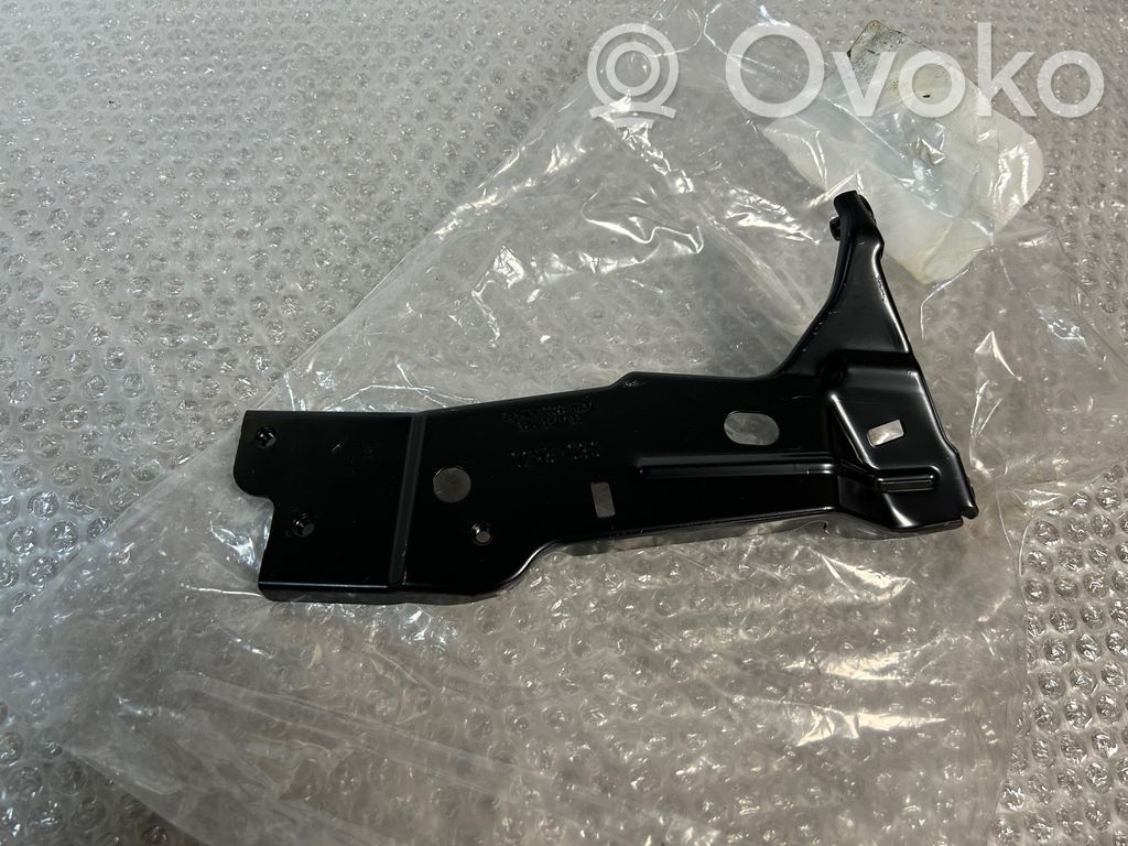 Audi A1 Fender mounting bracket 