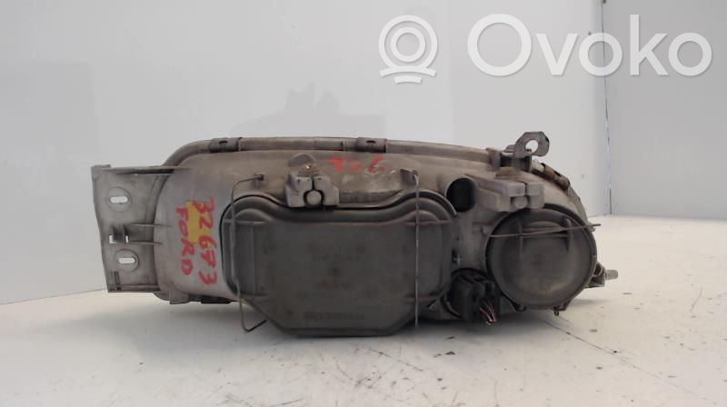 Ford Fiesta Headlight/headlamp 