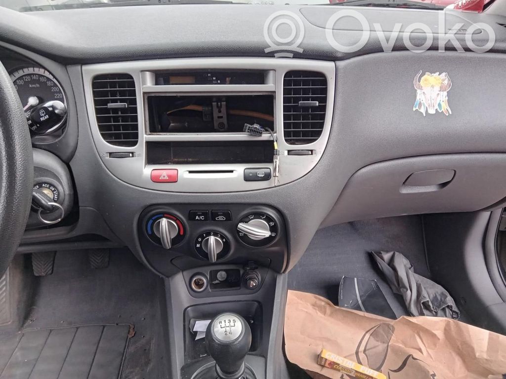 KIA Rio Juego guantera 