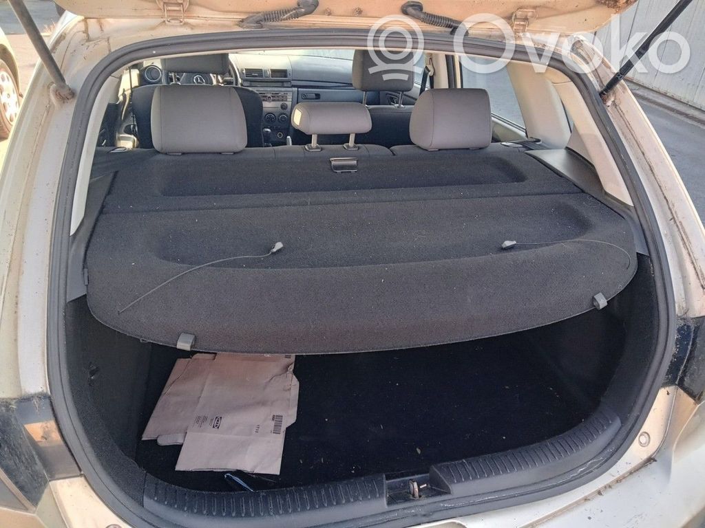 Mazda 3 I Hattuhylly 