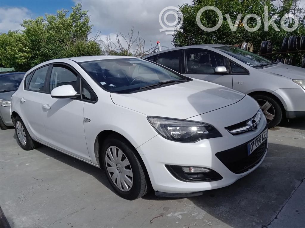Opel Astra J Etujarrusatula 