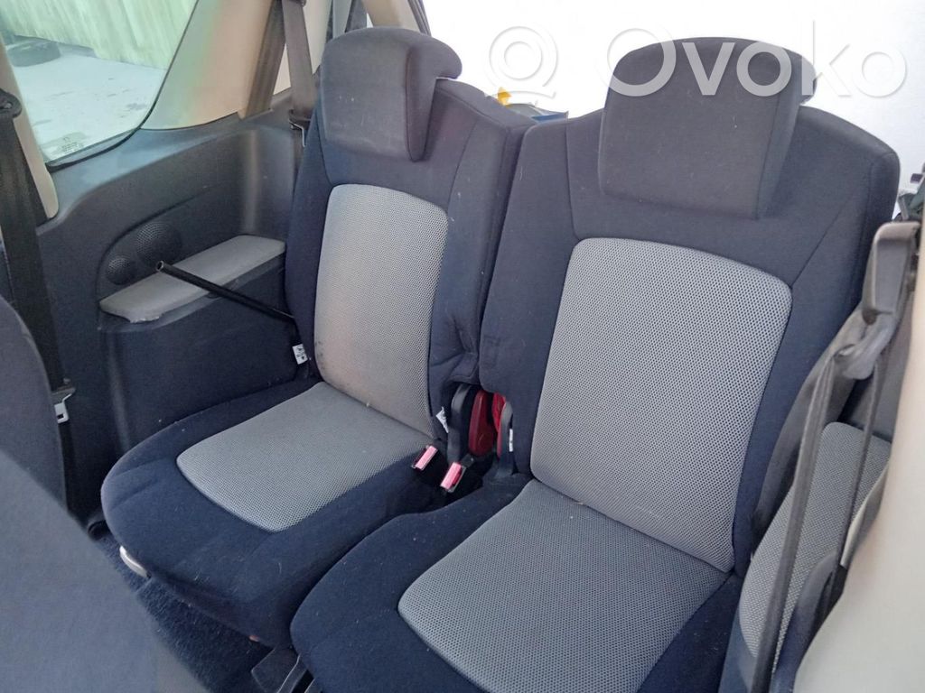 Peugeot 1007 Cinturón trasero 