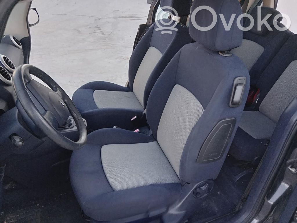 Peugeot 1007 Fotel przedni pasażera 