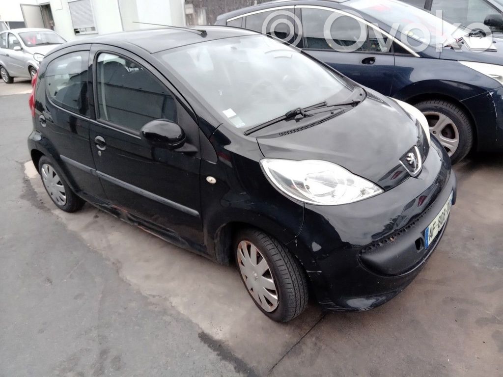 Peugeot 107 Priekinis pusašis 