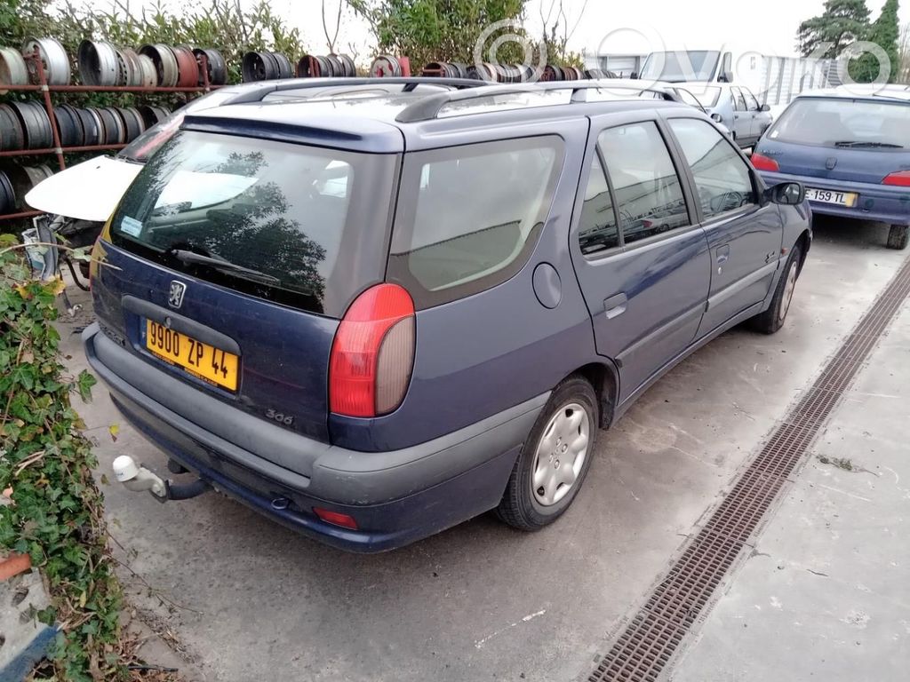 Peugeot 306 Manecilla externa puerta trasera 