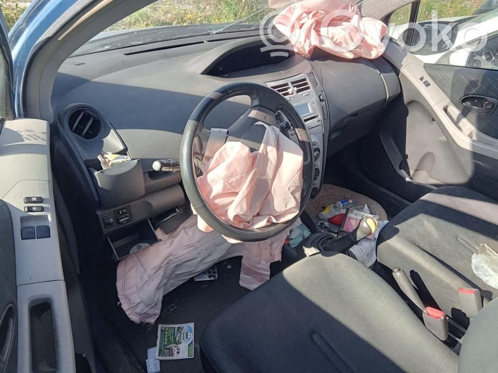 Toyota Yaris Manecilla interna puerta trasera 