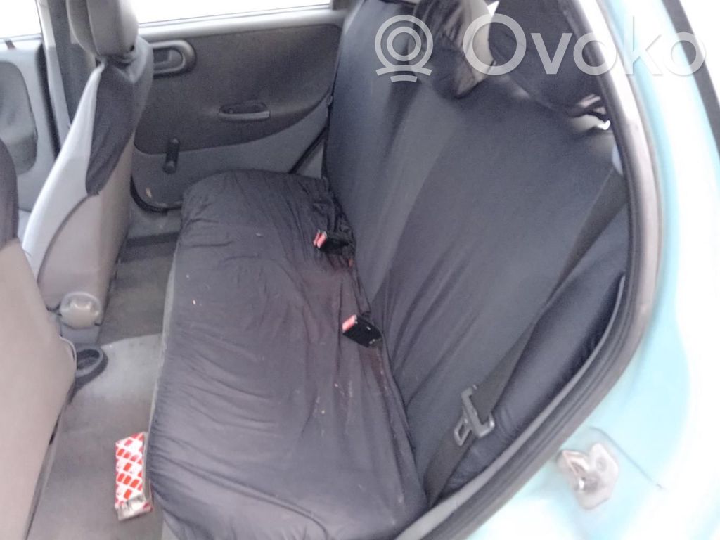 Opel Corsa C Cinturón trasero 