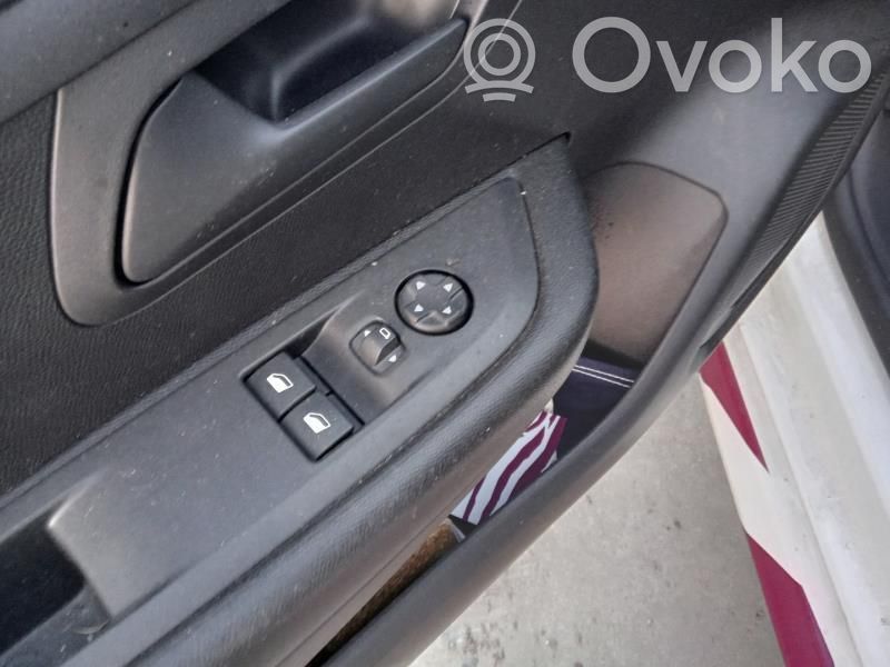 Peugeot 208 II Electric window control switch 