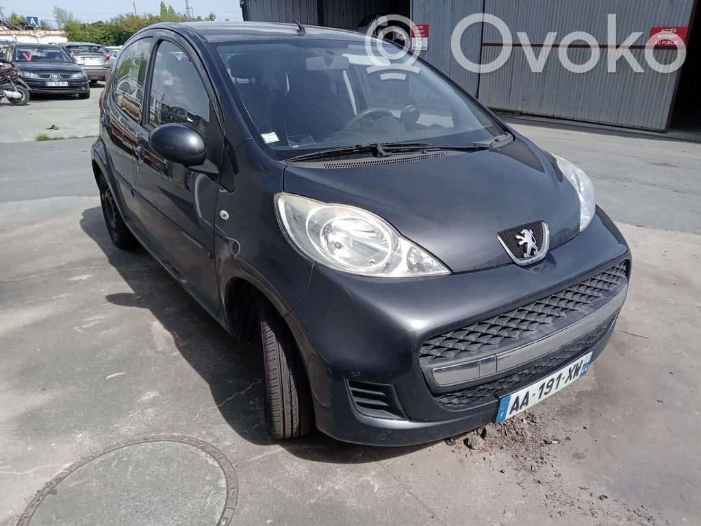 Peugeot 107 Priekinis pusašis 