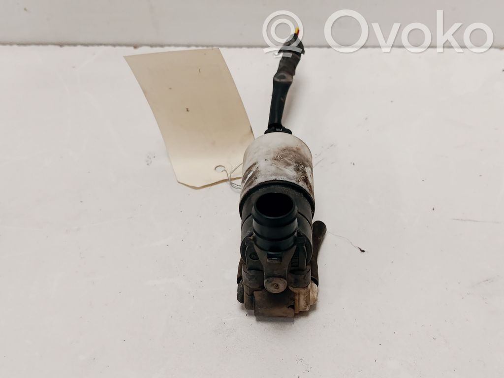 Windscreen/windshield washer pump   643475