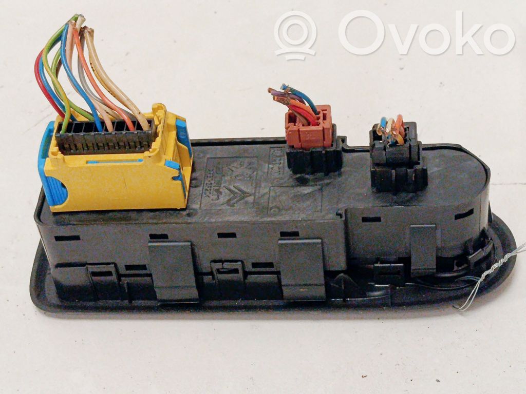 Peugeot 308 Electric window control switch 