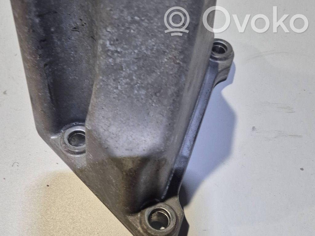 Dodge Challenger Engine mounting bracket 