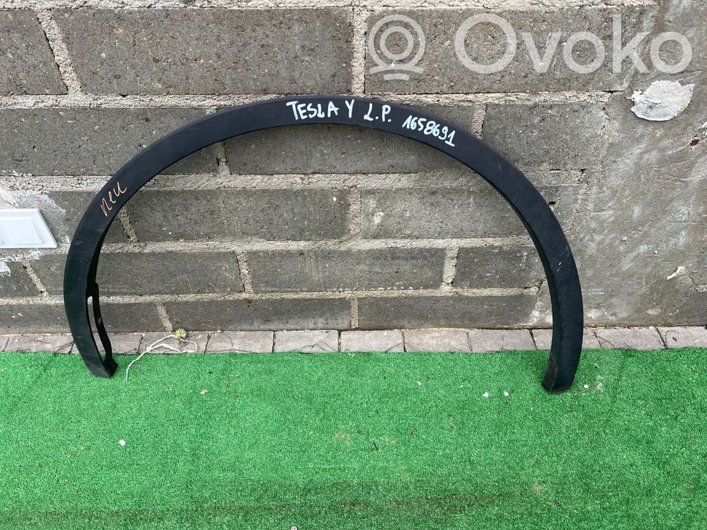 Front arch trim   1658691