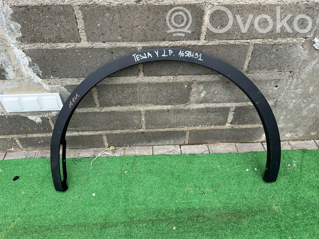 Tesla Model Y Front arch trim 