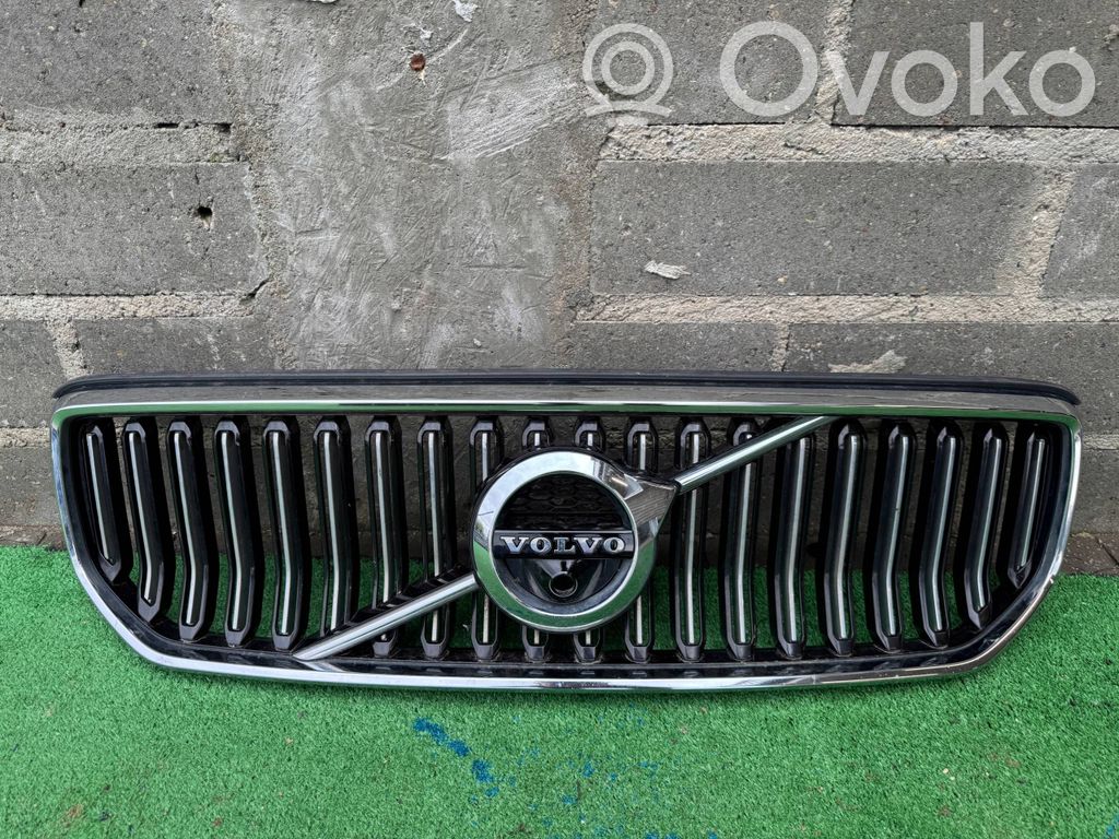 Volvo XC40 Rejilla delantera 