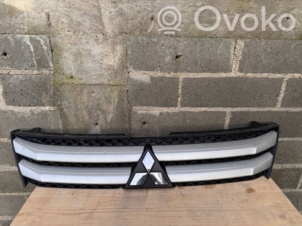 Front grill   7450B048