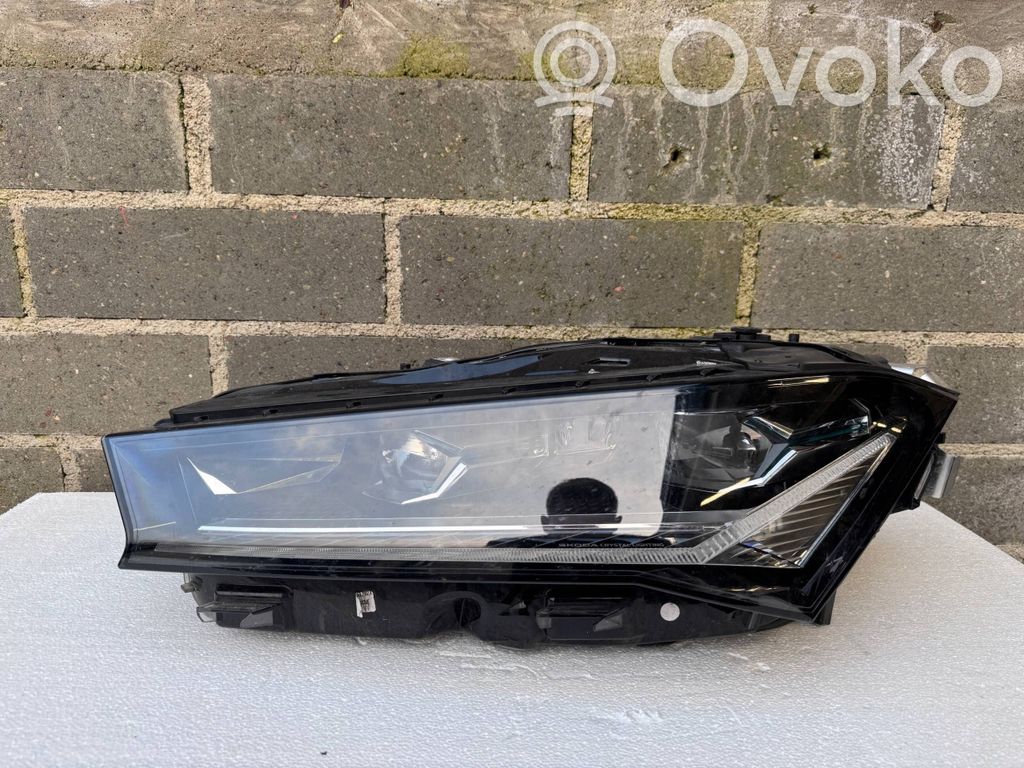 Skoda Superb B9 Lampa przednia 