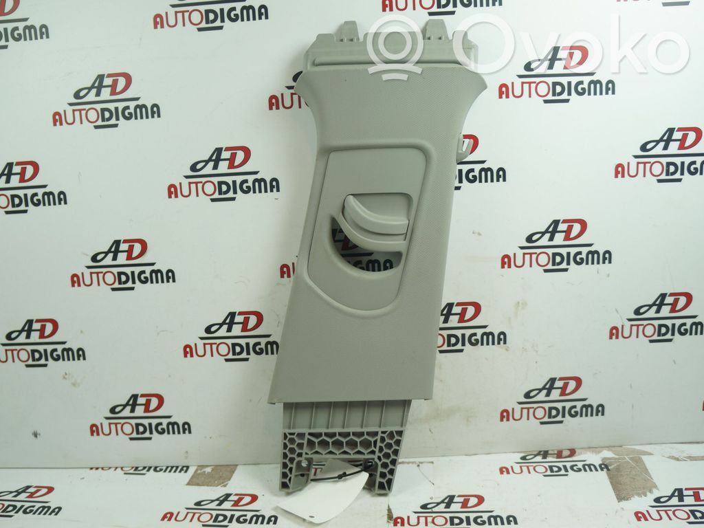 Audi A1 Pilar (B) (superior) 