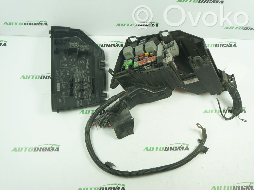 Ford Mondeo MK IV Ramka / Moduł bezpieczników 