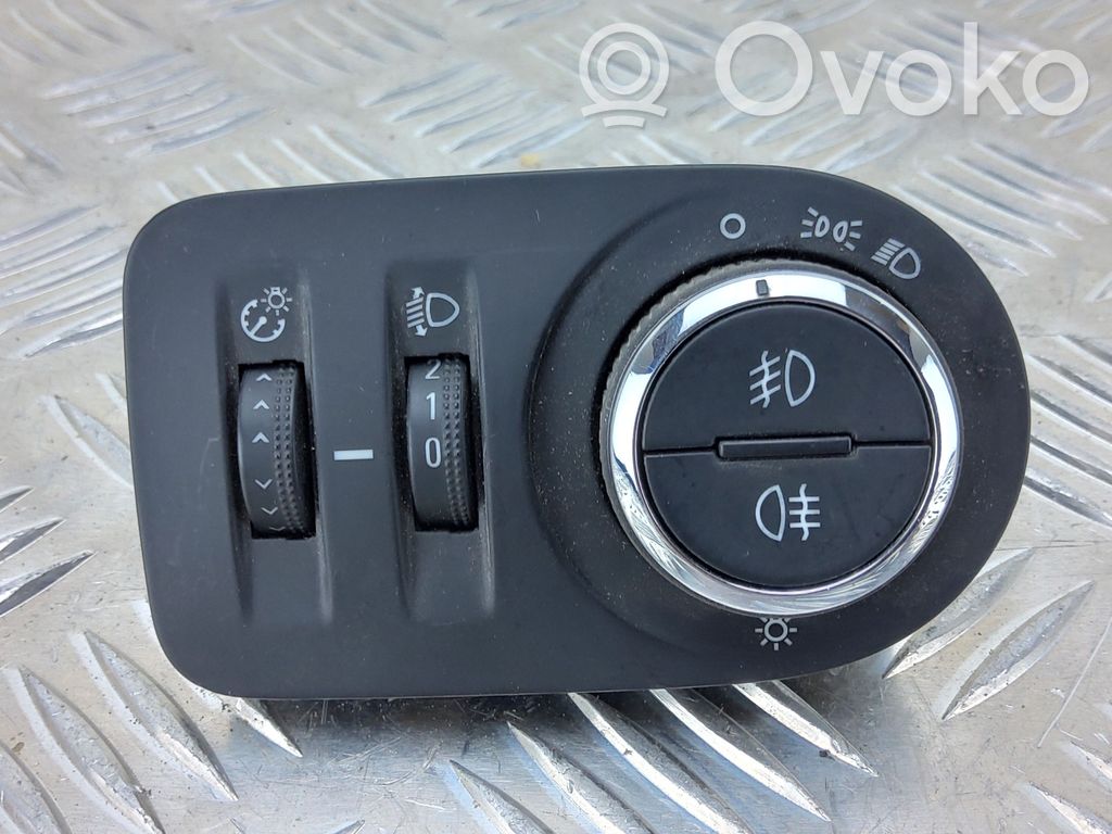 Light switch   13310335