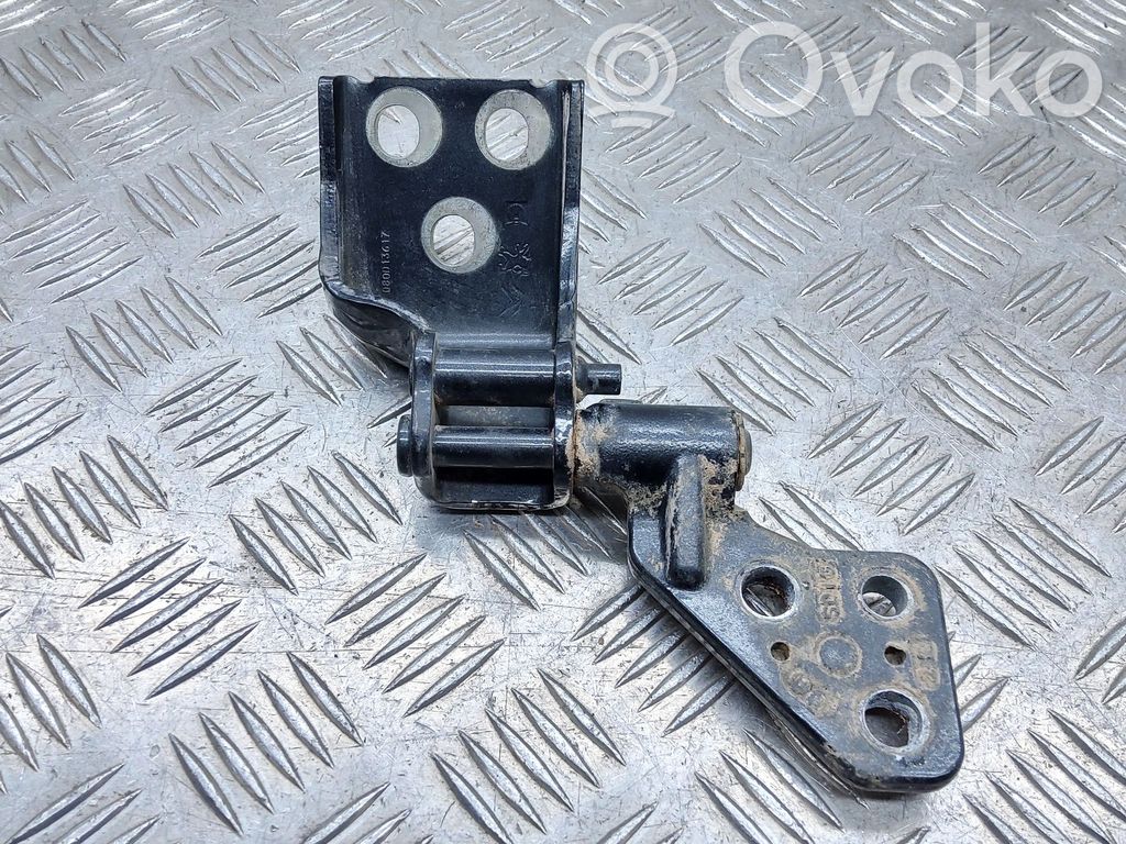 Loading door lower hinge   080D13617