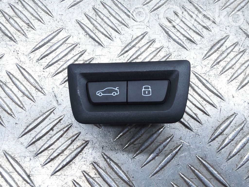 BMW X1 U11 Tailgate/boot open switch button 