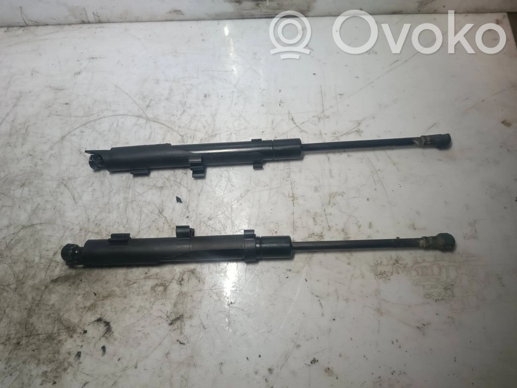 BMW 7 E38 Takaluukun tuen kaasujousi 