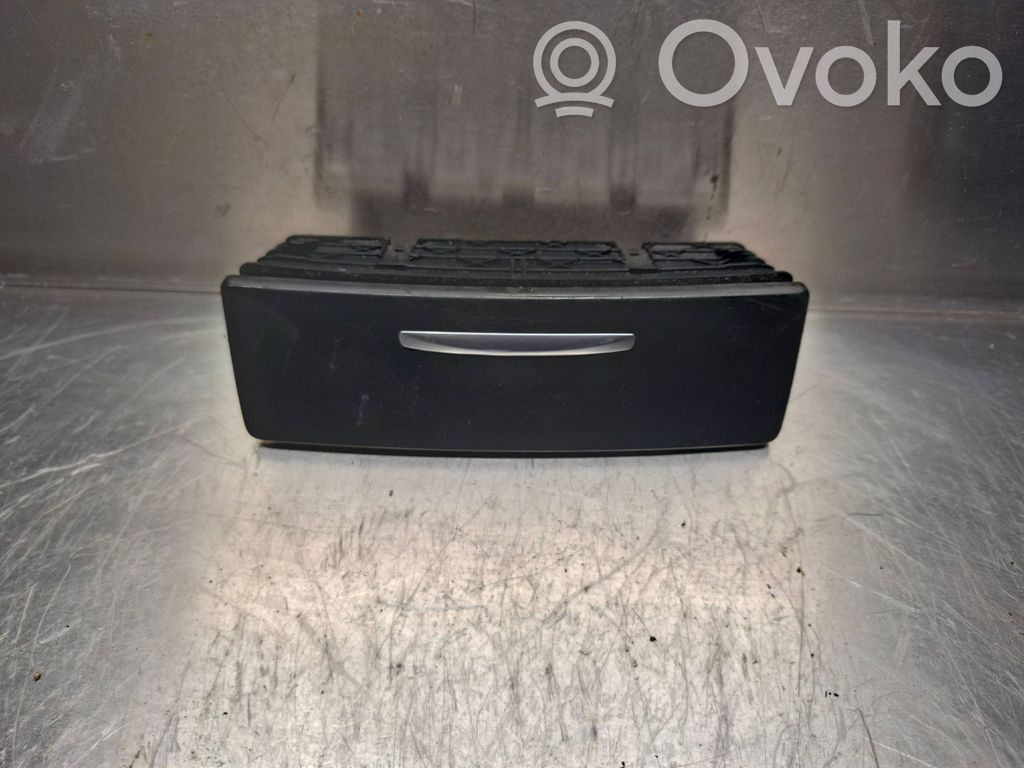 BMW 3 E90 E91 Kita salono detalė 