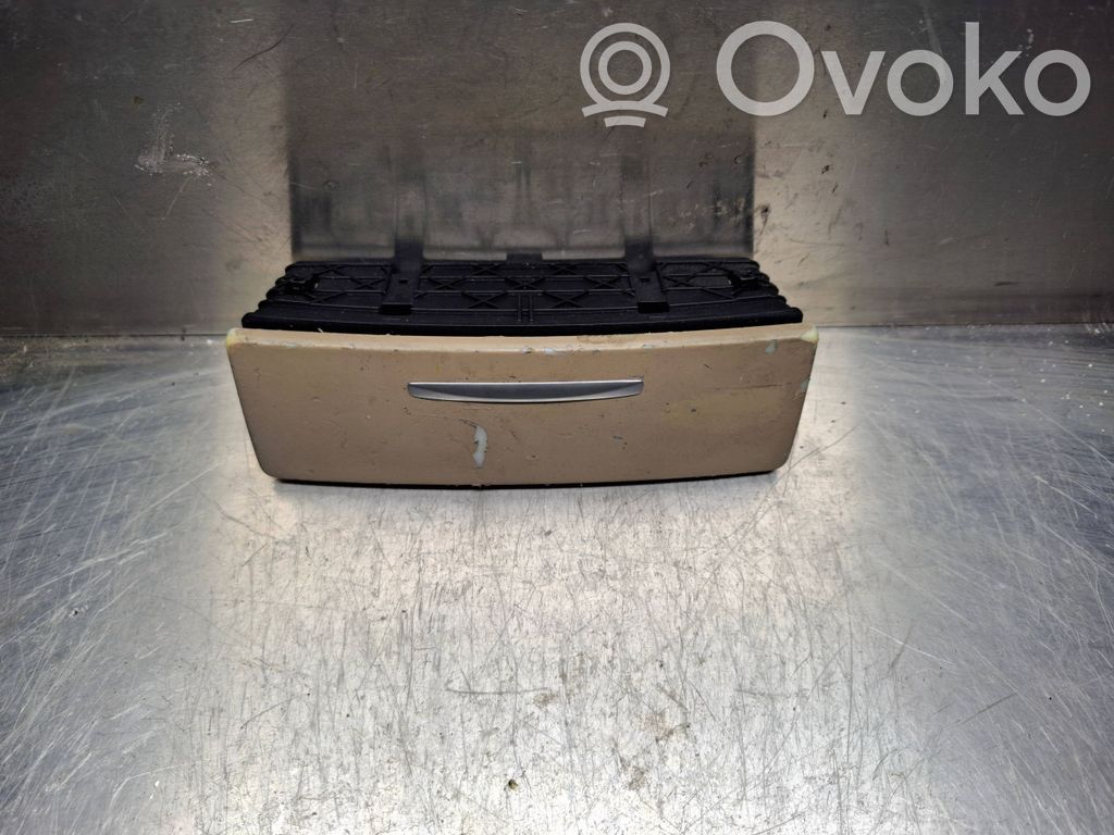 BMW 3 E90 E91 Kita salono detalė 