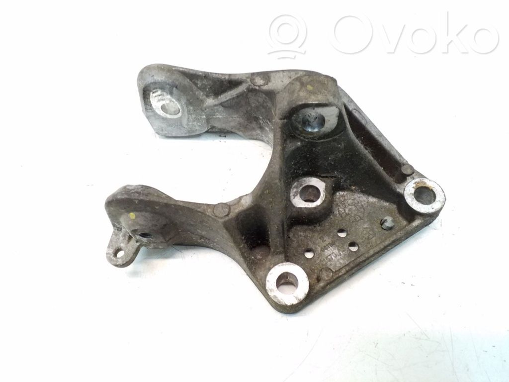 Chrysler Town & Country V Engine mounting bracket 