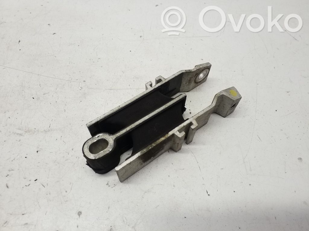 Volvo XC60 Engine mount bracket 