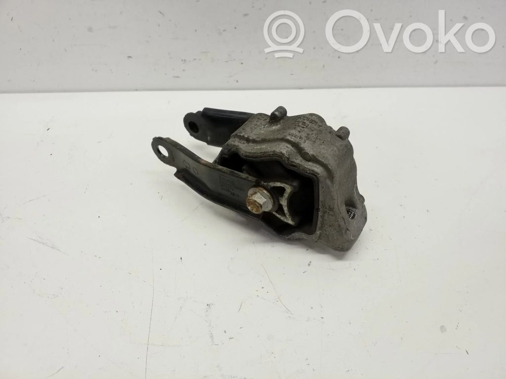 Volvo XC60 Engine mount bracket 