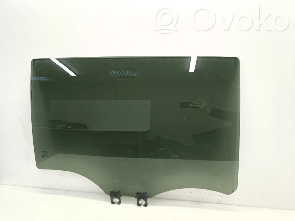 Chrysler Pacifica Sliding door window/glass 