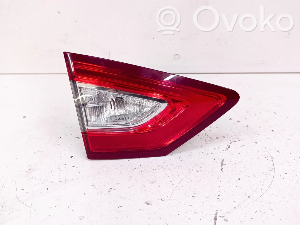 Ford Mondeo MK V Galinis žibintas dangtyje 