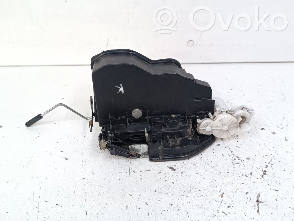 BMW X3 F25 Priekšpusē slēdzene 