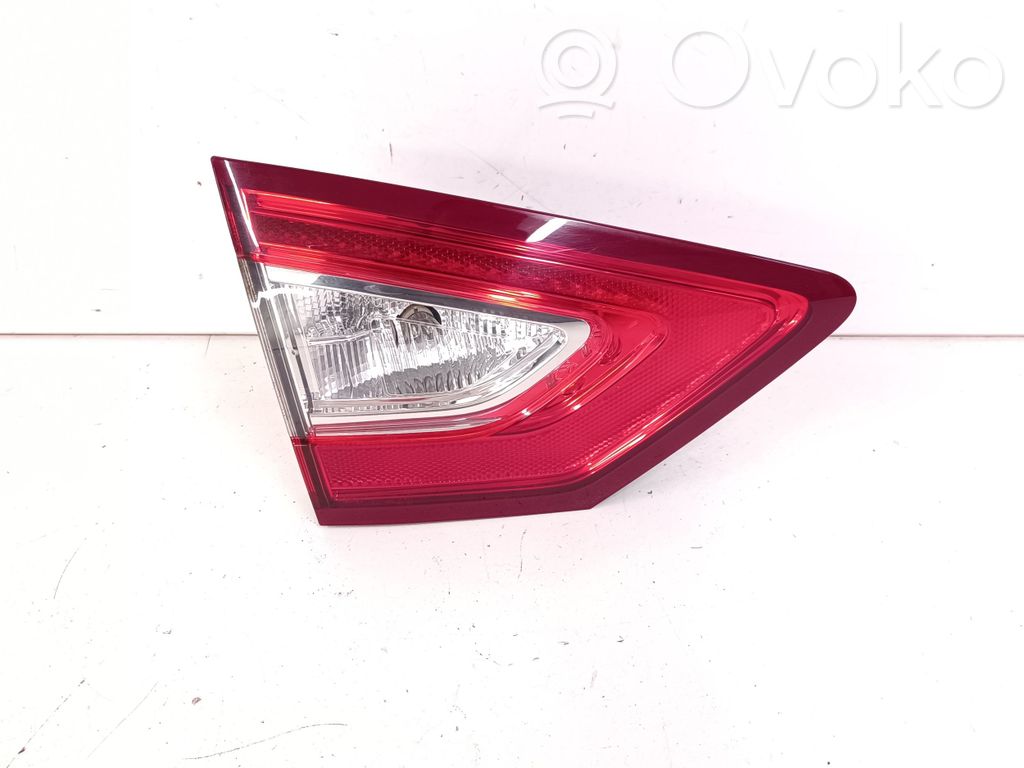 Ford Mondeo MK V Galinis žibintas dangtyje 
