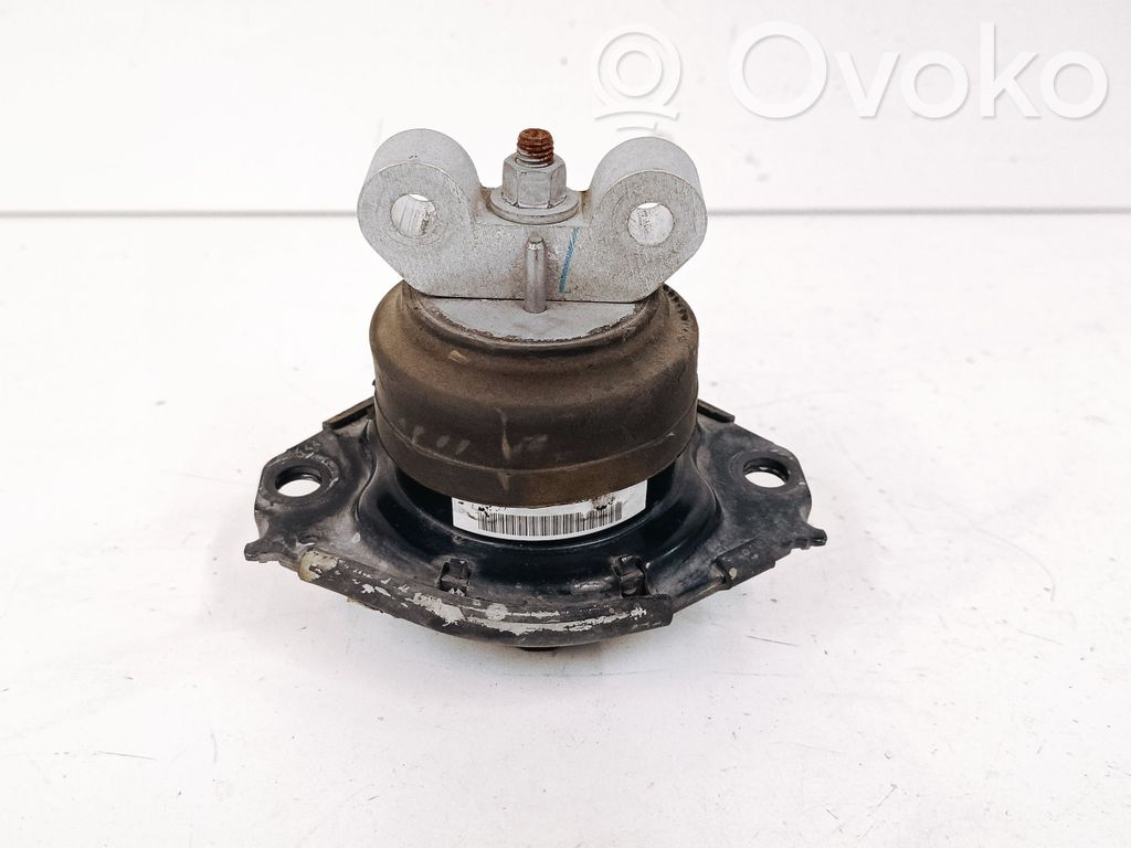 Engine mount bracket   68277082AA