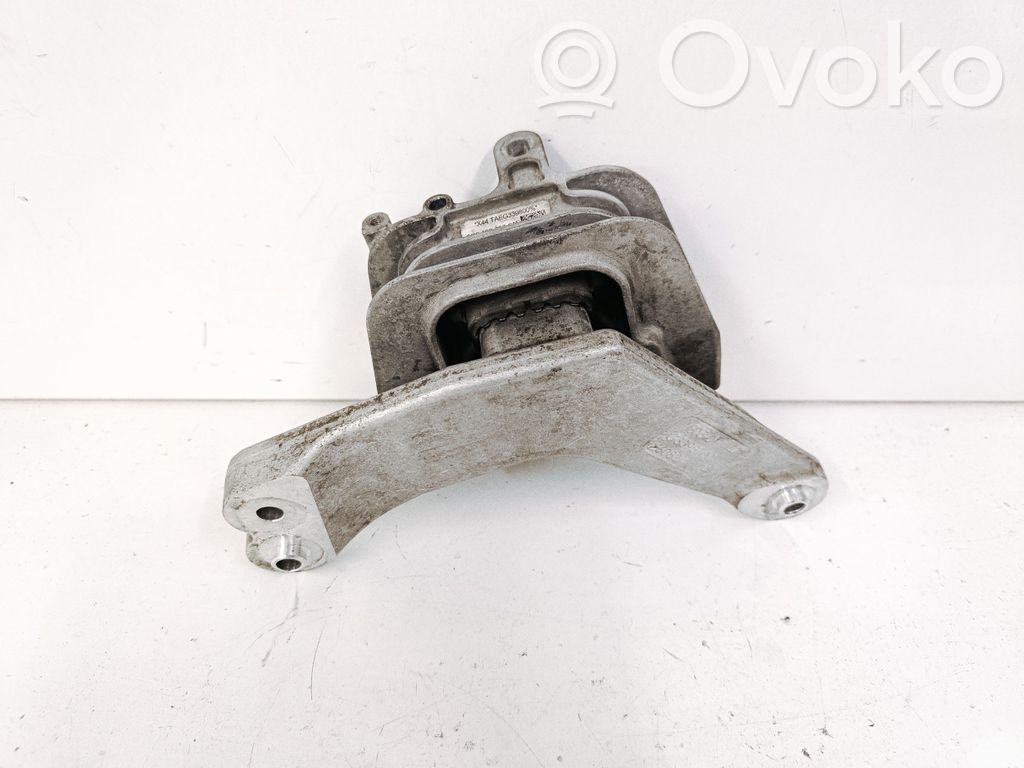 Volkswagen Jetta VI Engine mount bracket 