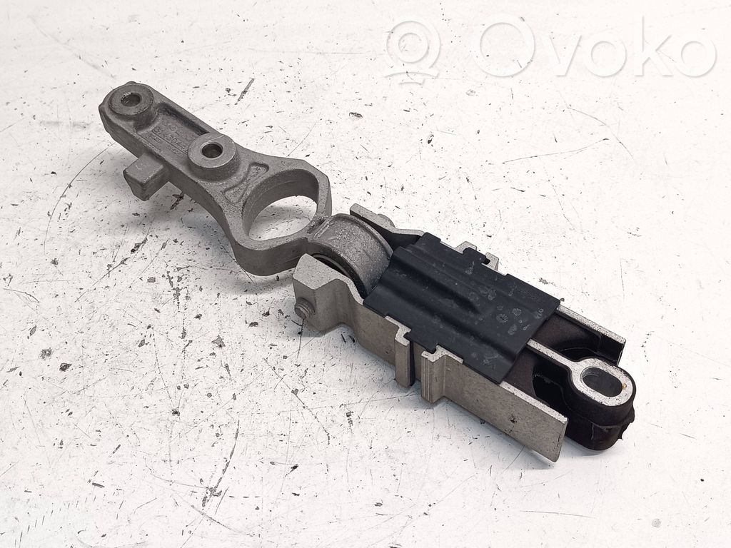 Volvo S60 Engine mount bracket 