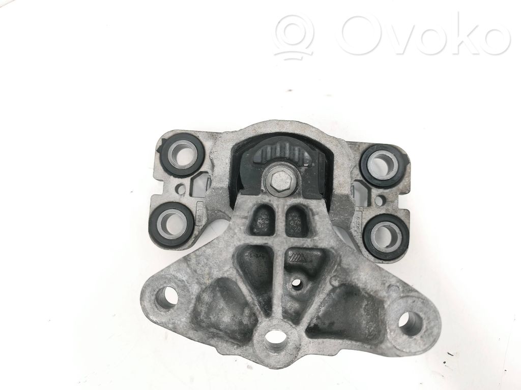 Volvo XC60 Engine mount bracket 