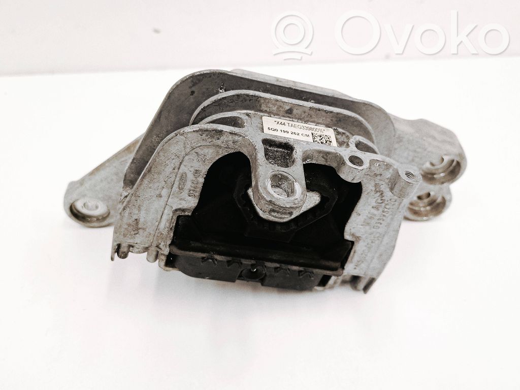 Volkswagen Jetta VI Engine mount bracket 