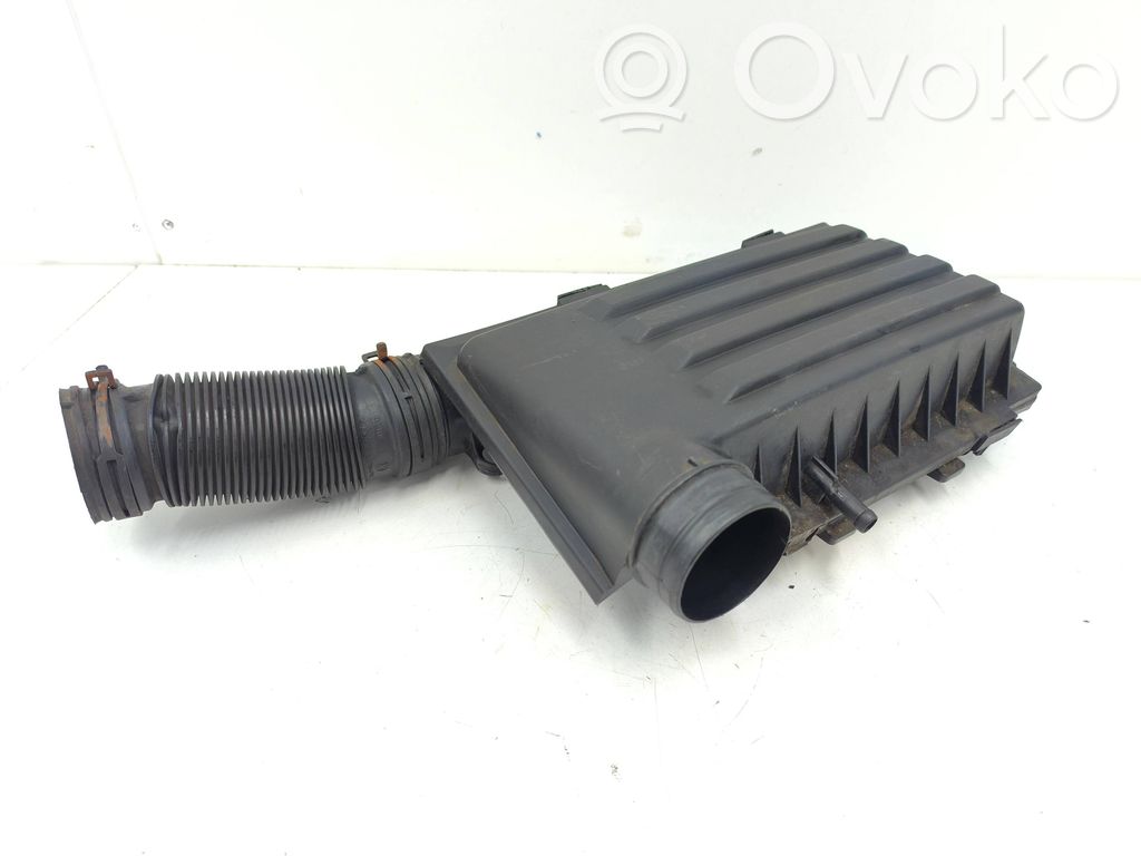 Volkswagen Jetta VI Air filter box 