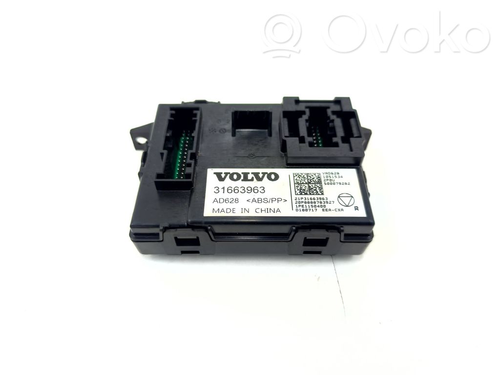 Volvo XC40 Gateway control module 
